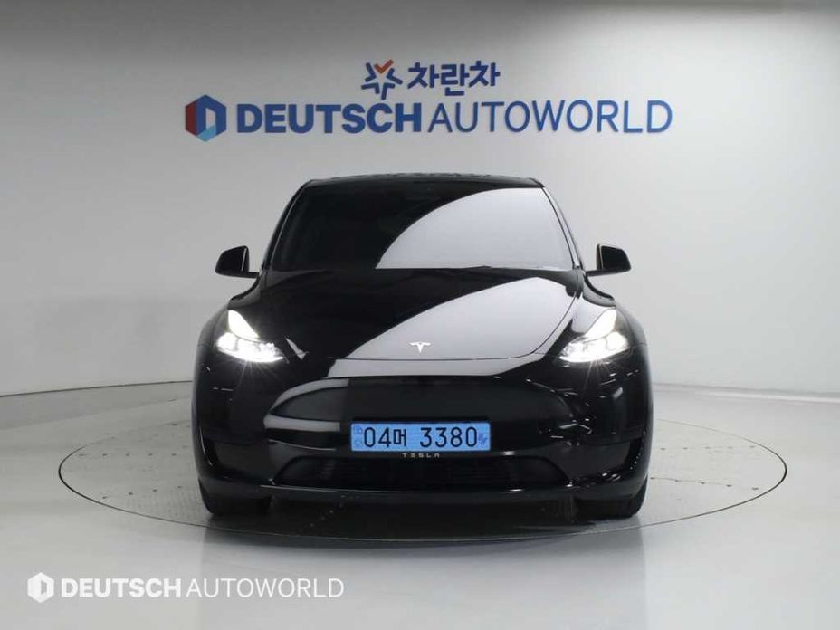 Tesla Model Y 2024