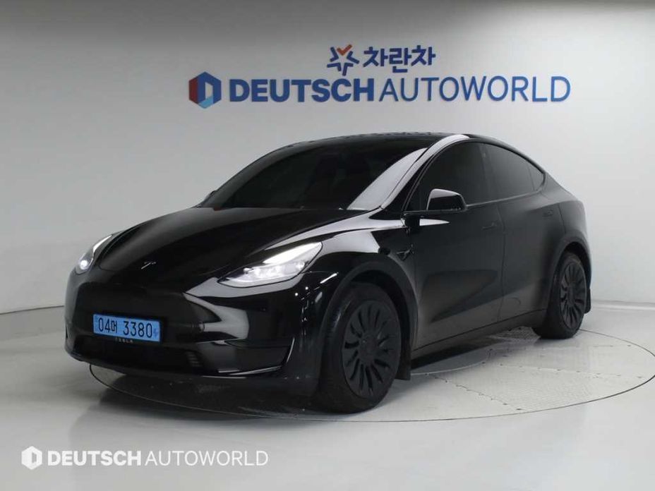 Tesla Model Y 2024