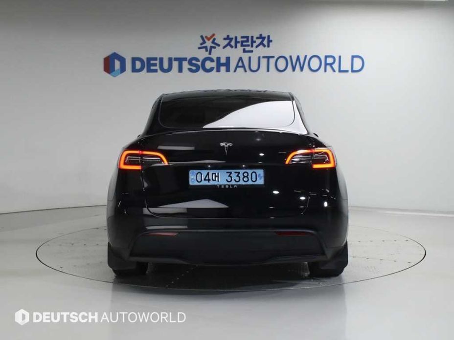 Tesla Model Y 2024