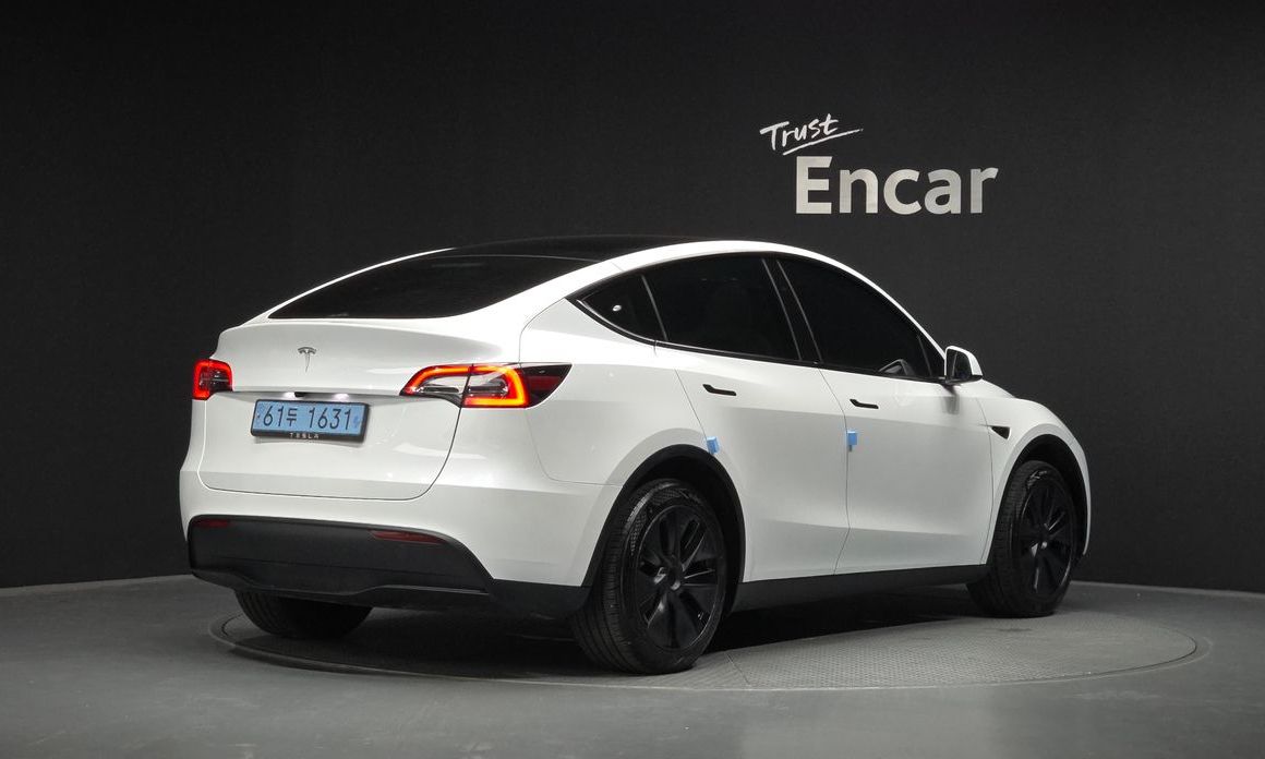 Tesla Model Y 2024