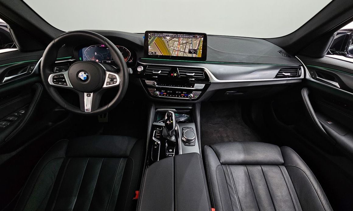 BMW 5-Series 2023