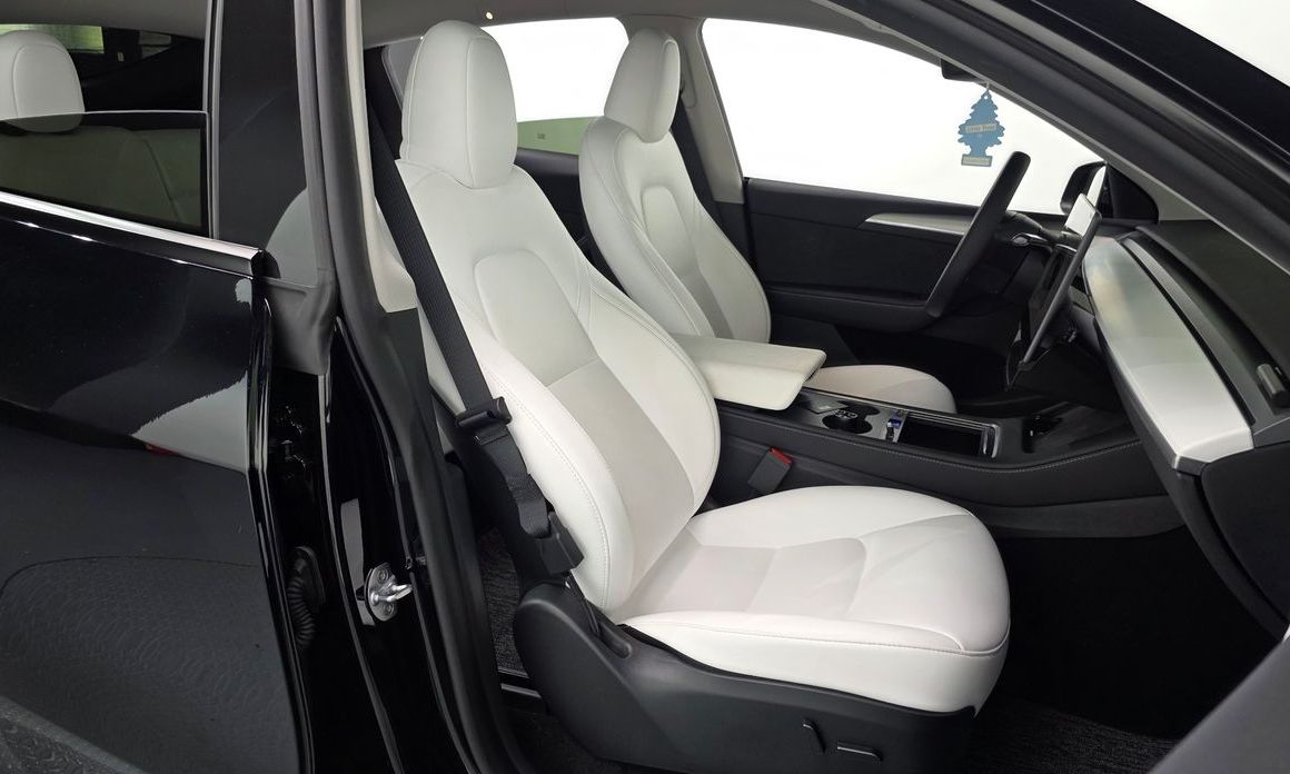 Tesla Model Y 2024