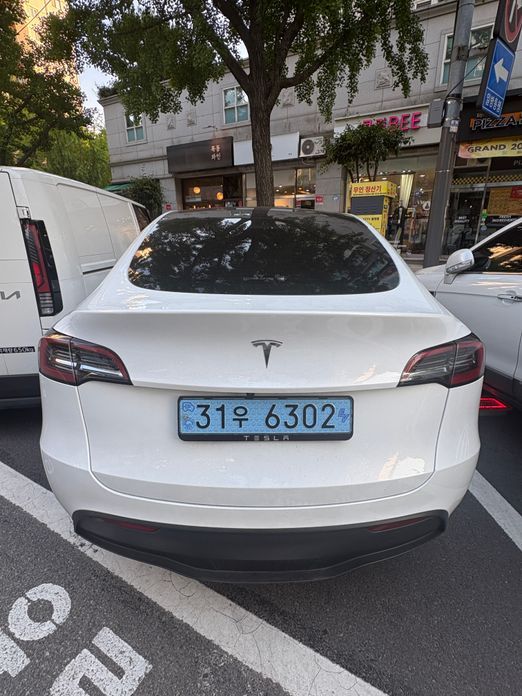 Tesla Model Y 2024