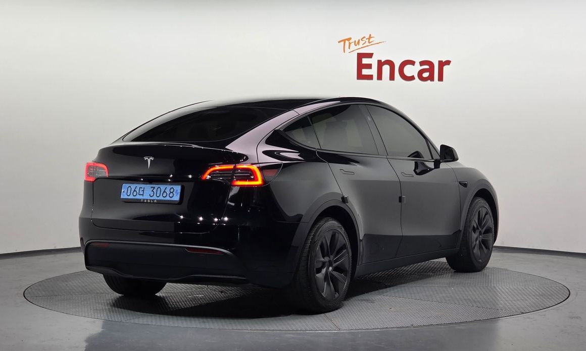 Tesla Model Y 2024