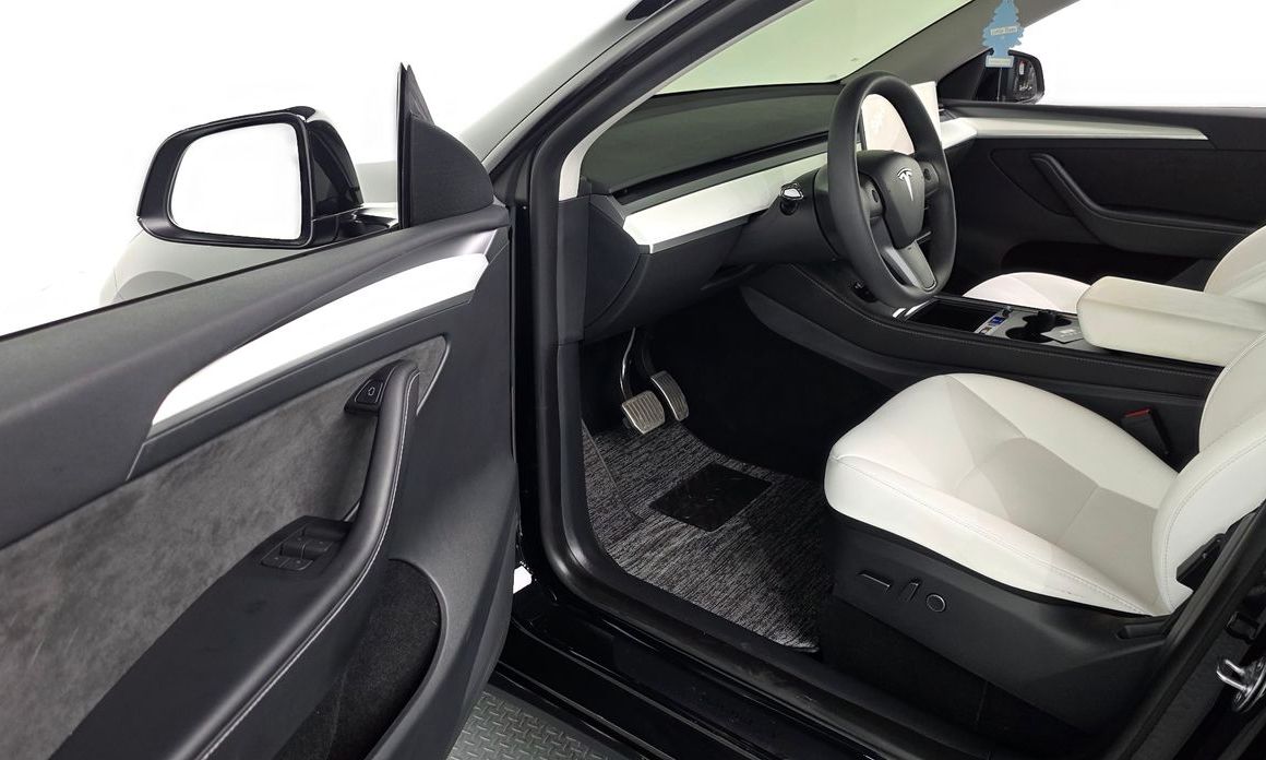 Tesla Model Y 2024