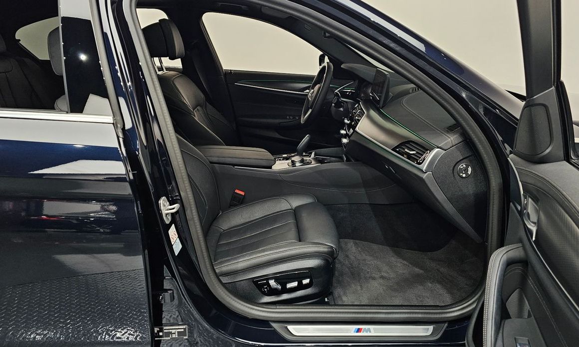 BMW 5-Series 2023