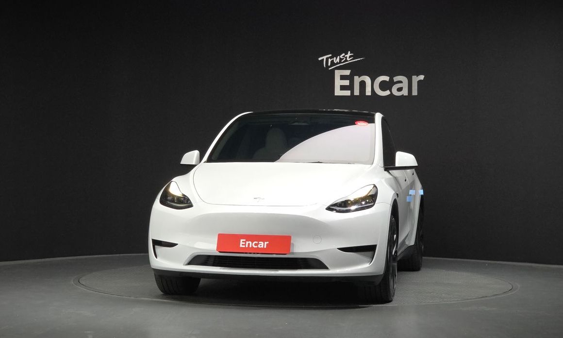 Tesla Model Y 2024