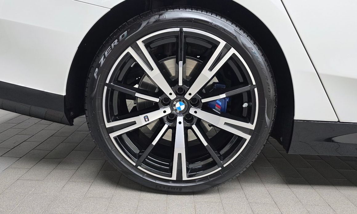 BMW 5-Series 2025