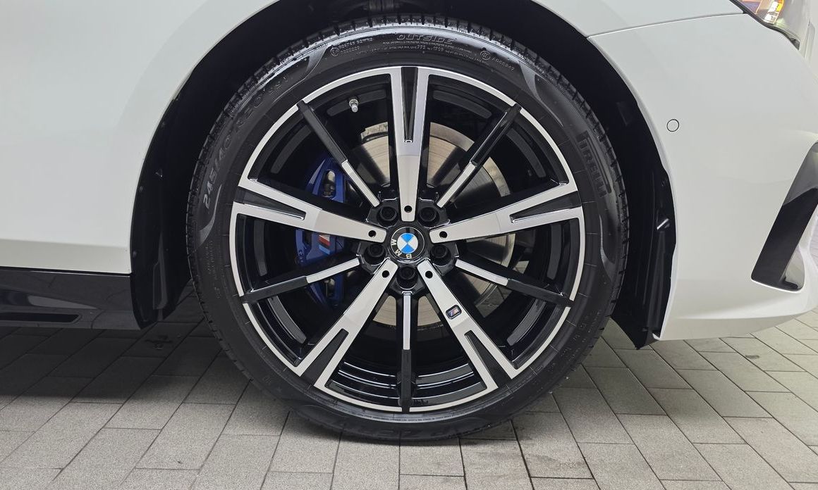 BMW 5-Series 2025