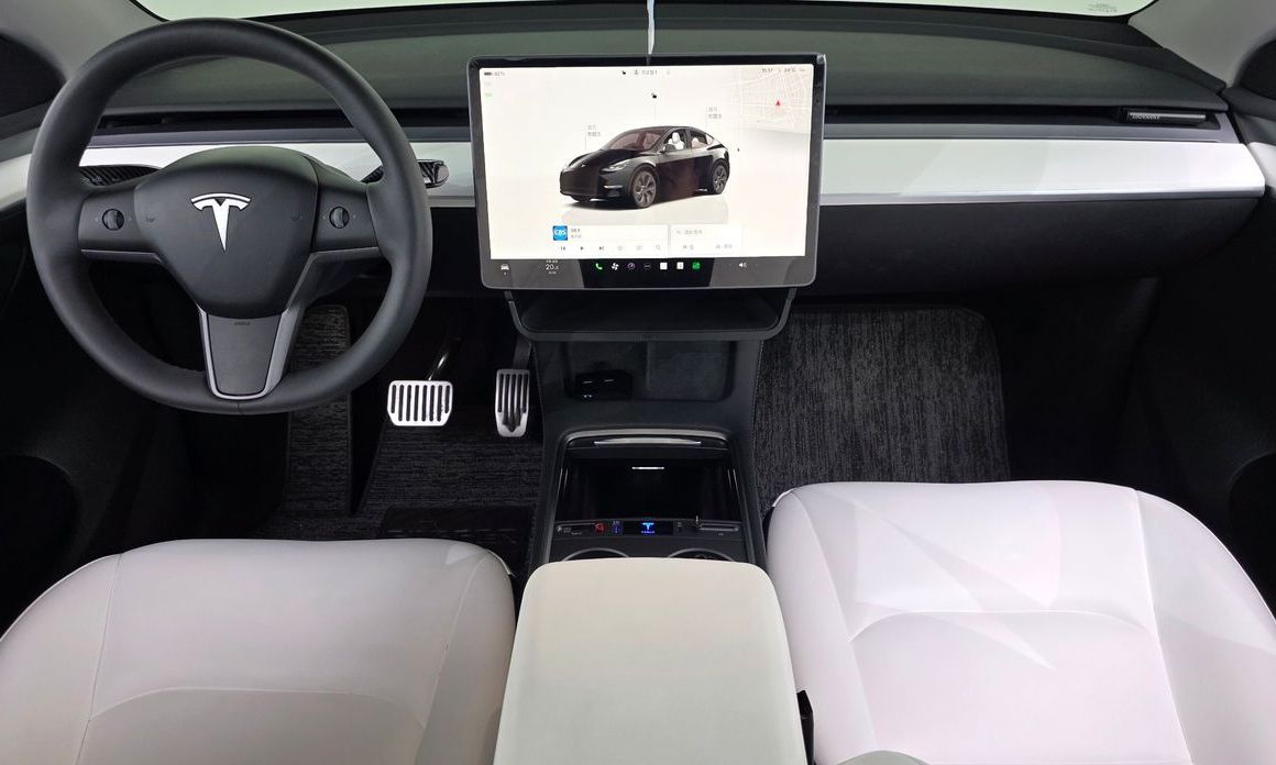 Tesla Model Y 2024