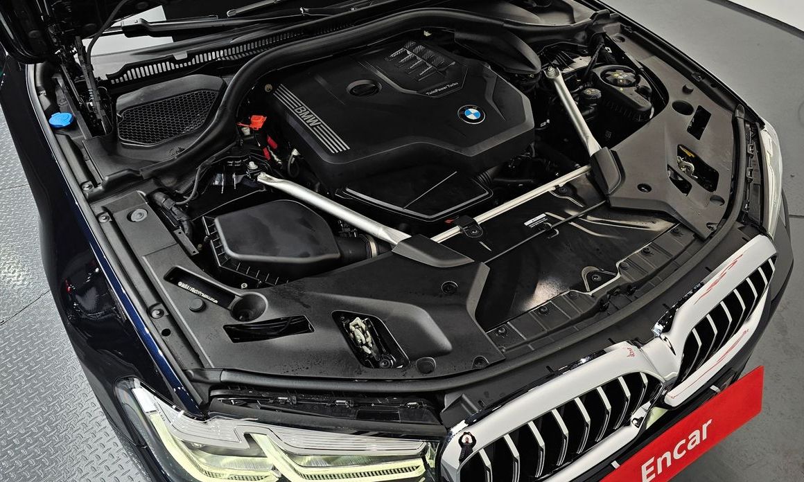 BMW 5-Series 2023