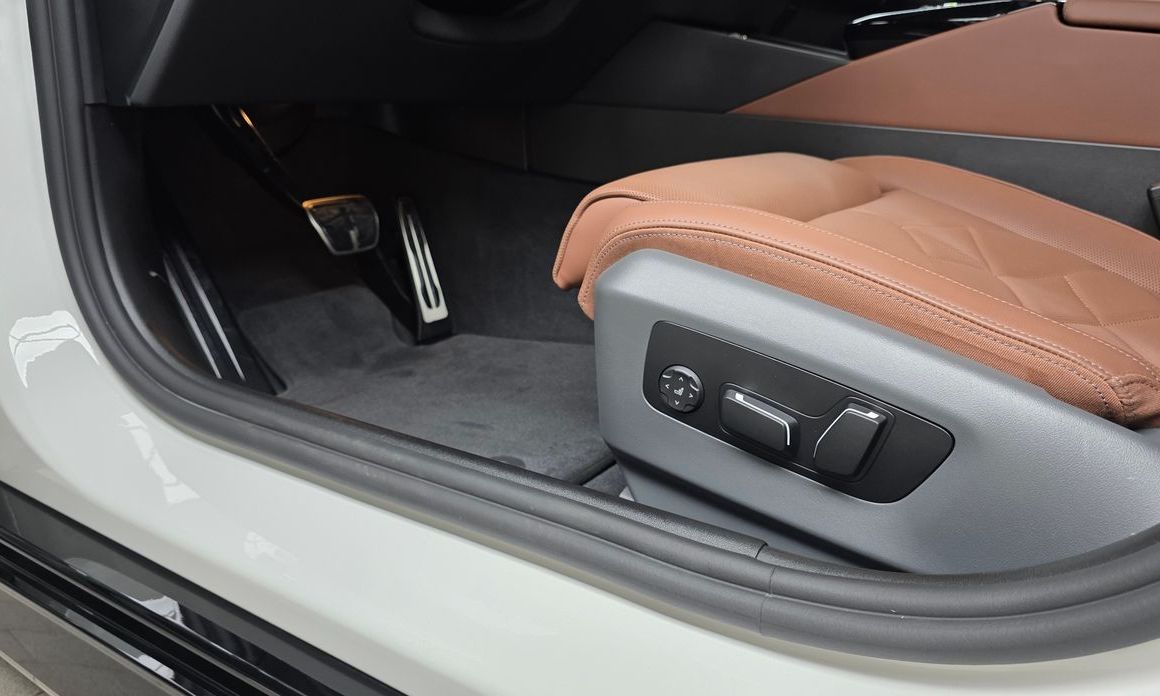 BMW 5-Series 2025