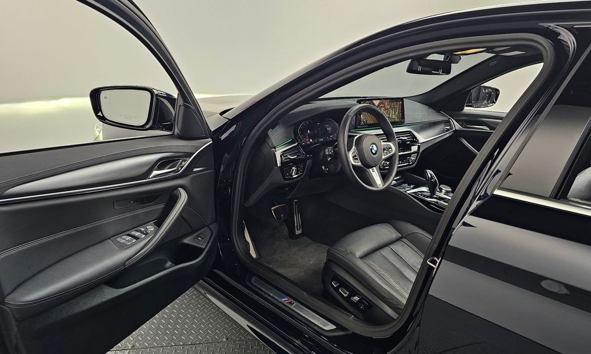 BMW 5-Series 2023