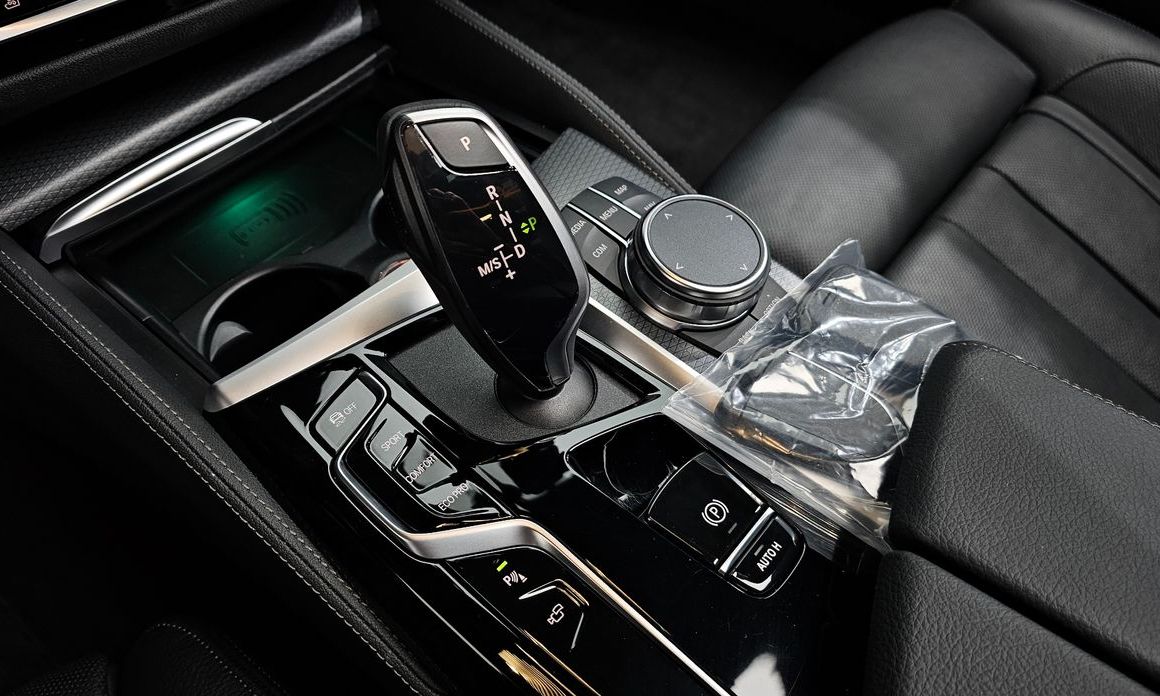 BMW 5-Series 2023