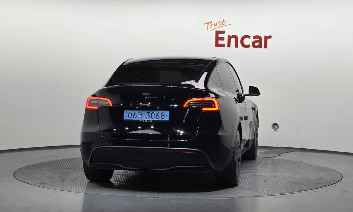 Tesla Model Y 2024