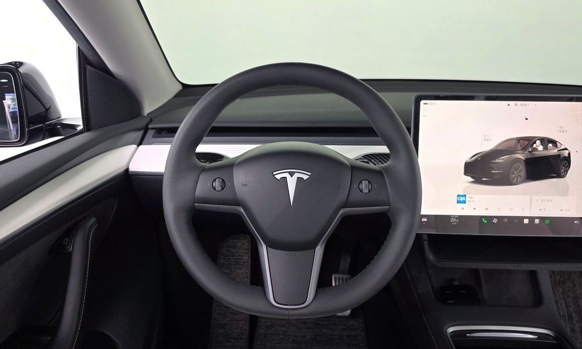 Tesla Model Y 2024