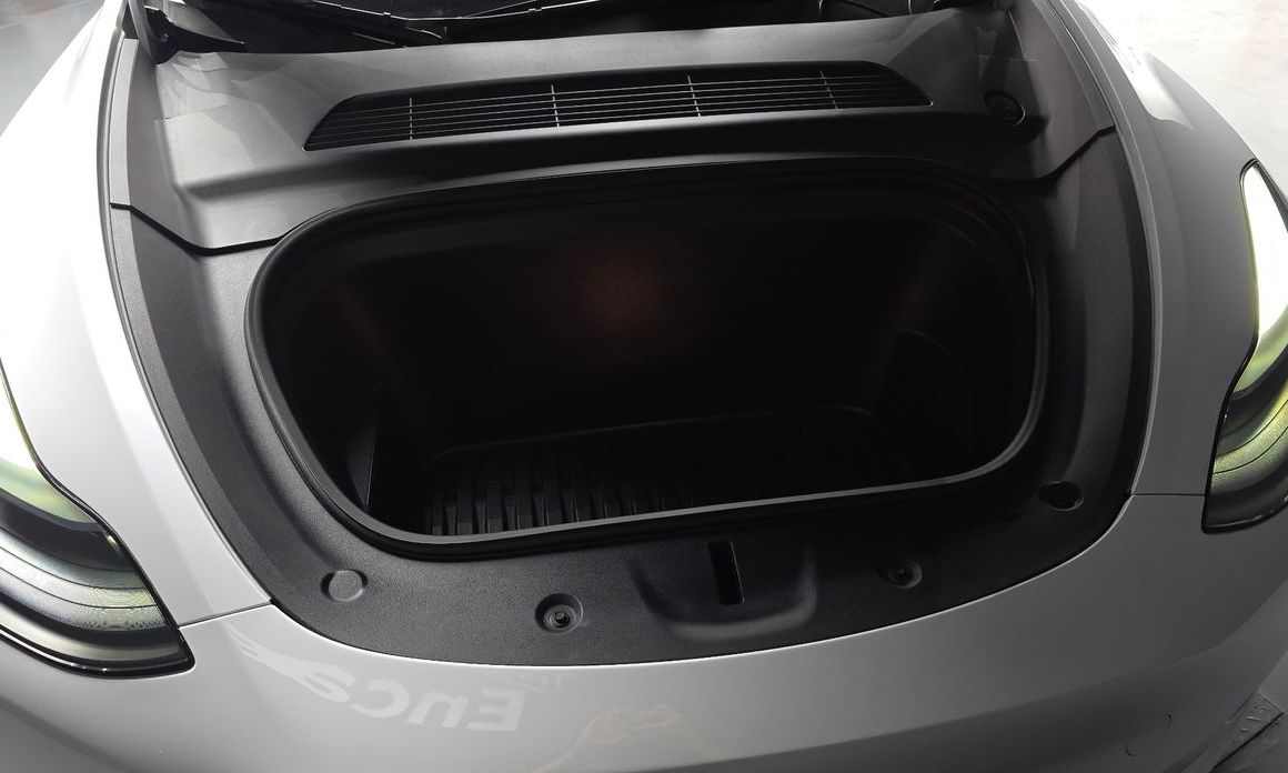 Tesla Model Y 2024