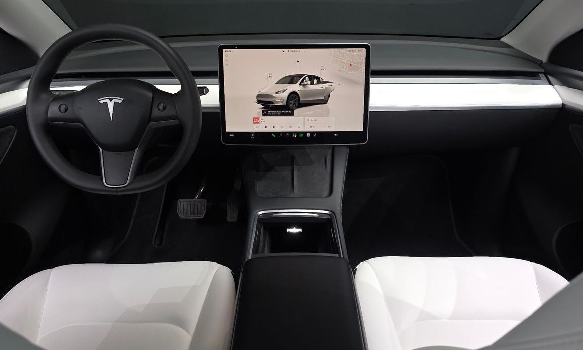 Tesla Model Y 2024
