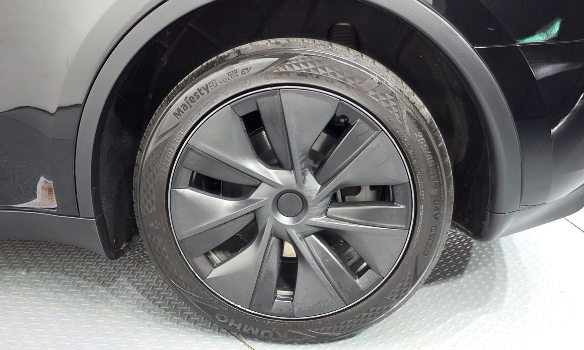 Tesla Model Y 2024
