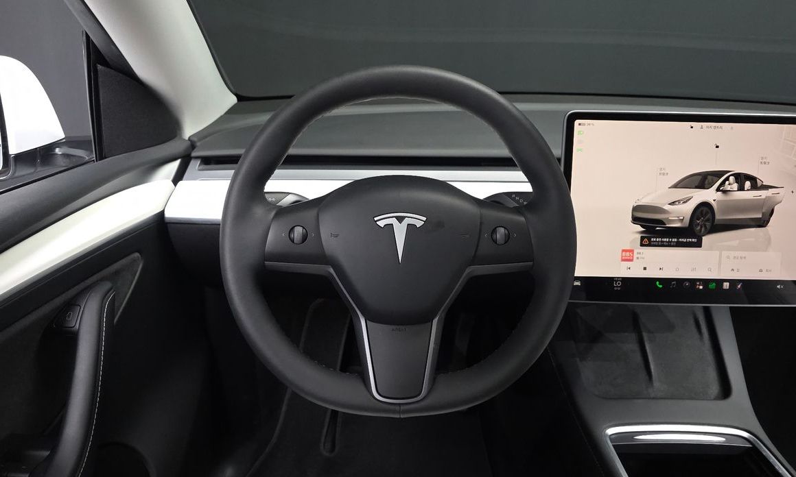 Tesla Model Y 2024