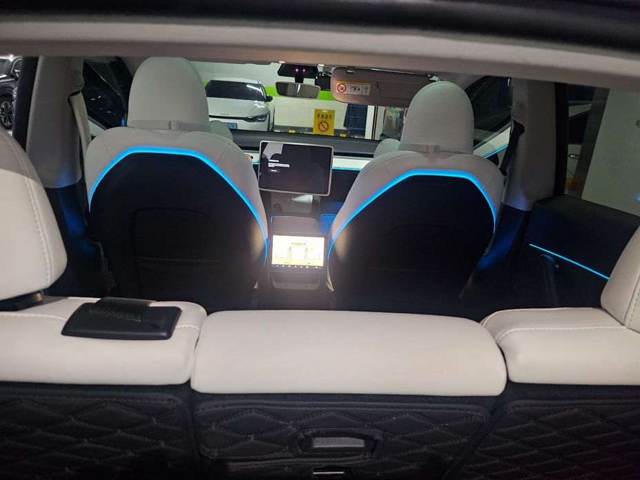 Tesla Model Y 2024