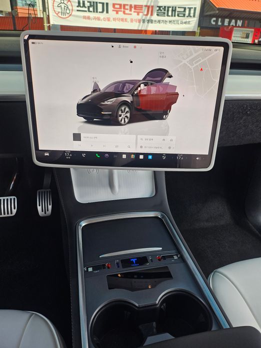 Tesla Model Y 2024