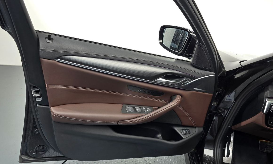 BMW 5-Series 2023