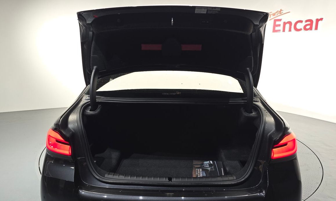 BMW 5-Series 2023