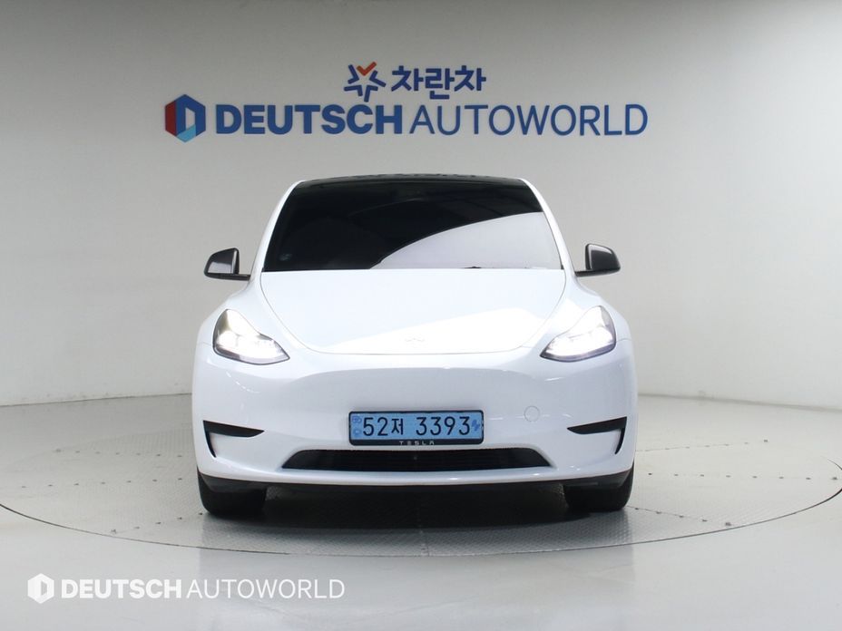 Tesla Model Y 2024