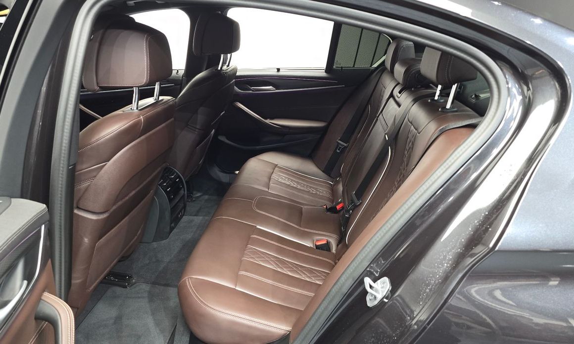 BMW 5-Series 2023