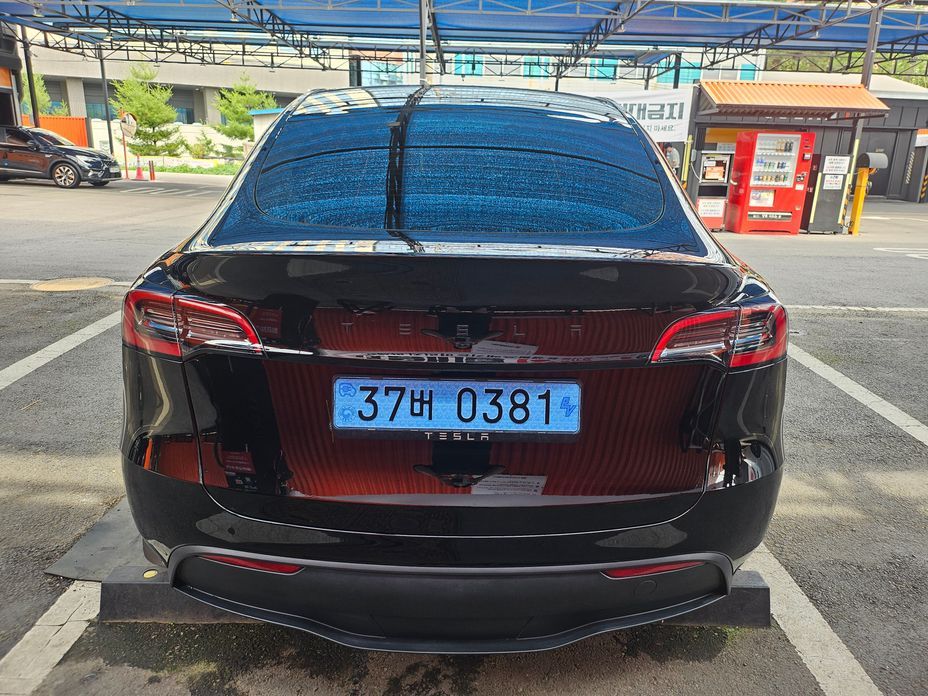 Tesla Model Y 2024