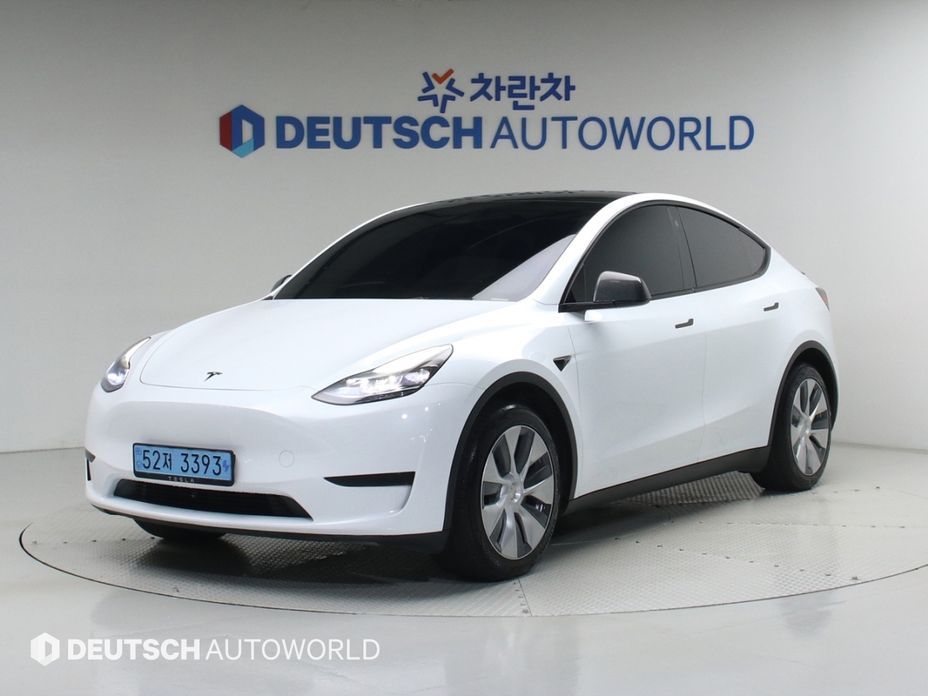 Tesla Model Y 2024