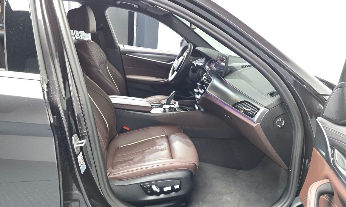 BMW 5-Series 2023