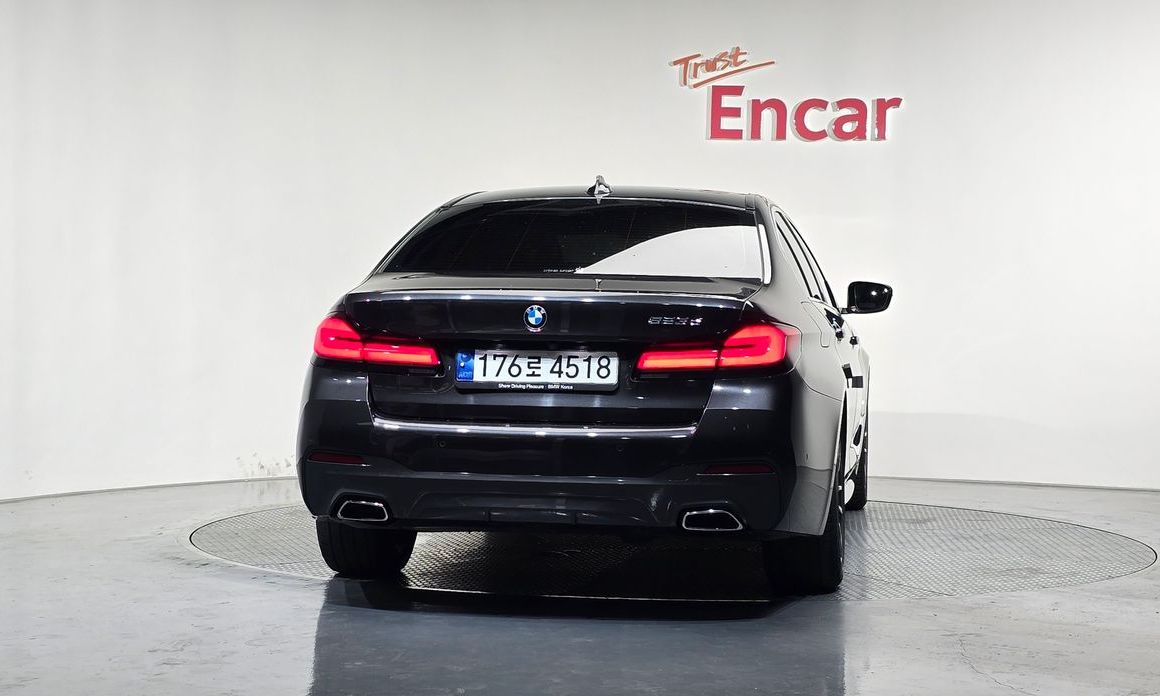 BMW 5-Series 2023
