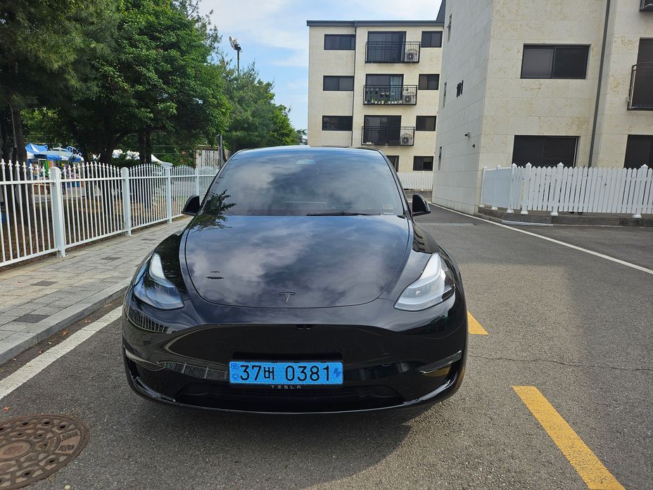 Tesla Model Y 2024