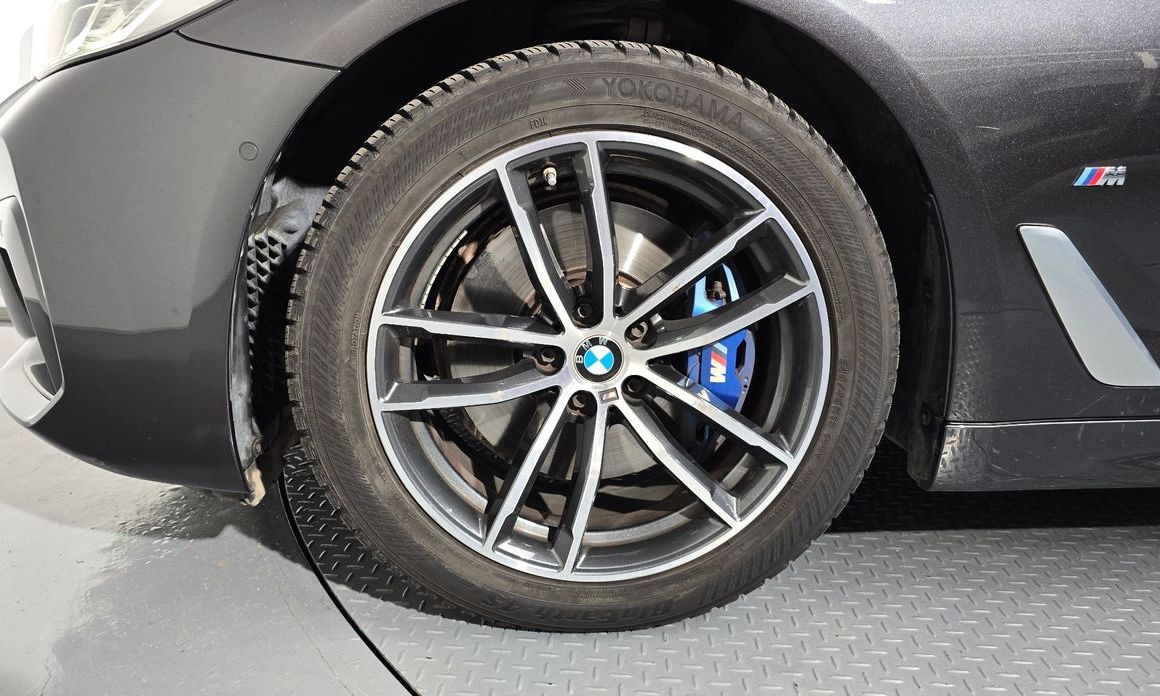 BMW 5-Series 2023