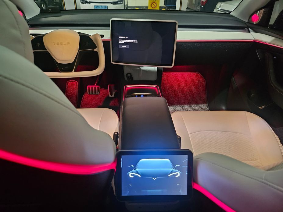 Tesla Model Y 2024
