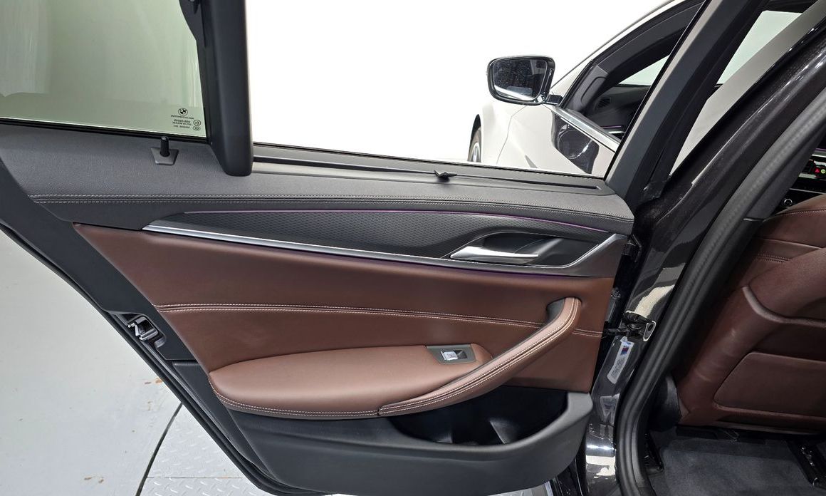 BMW 5-Series 2023