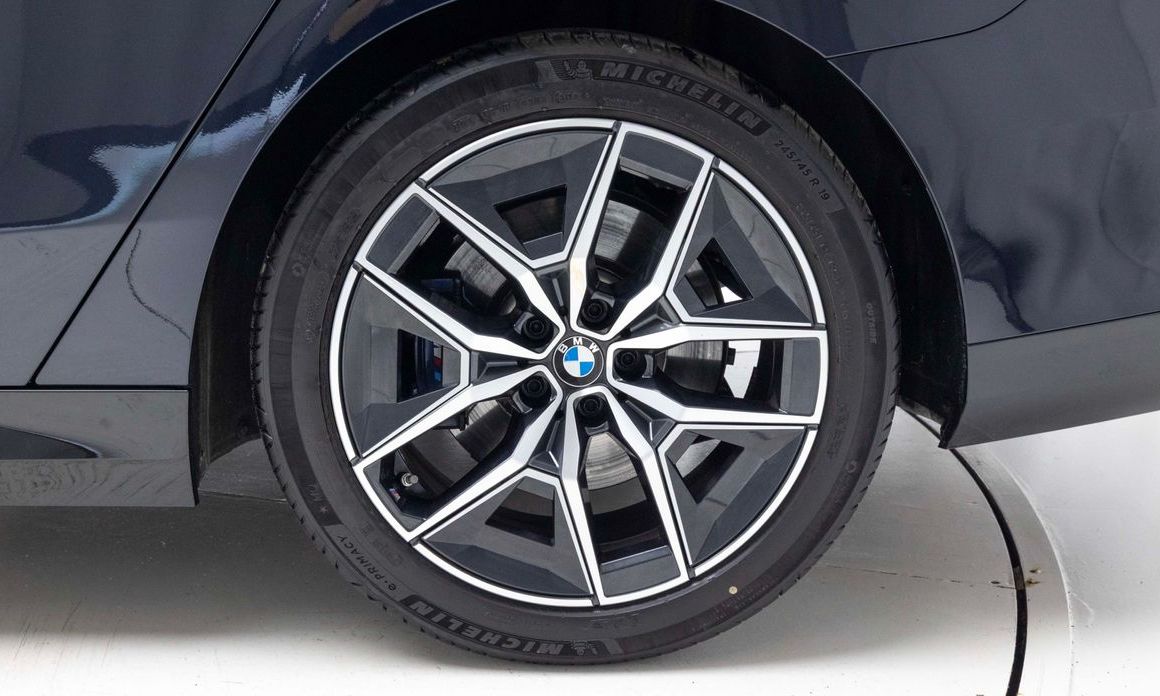 BMW 5-Series 2024