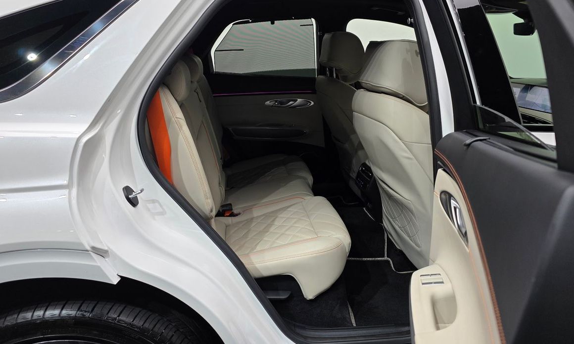 Genesis GV70 2025