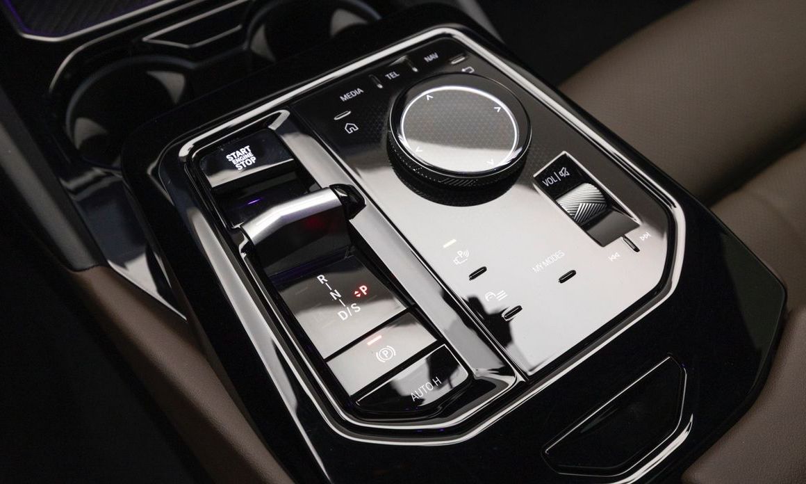 BMW 5-Series 2024