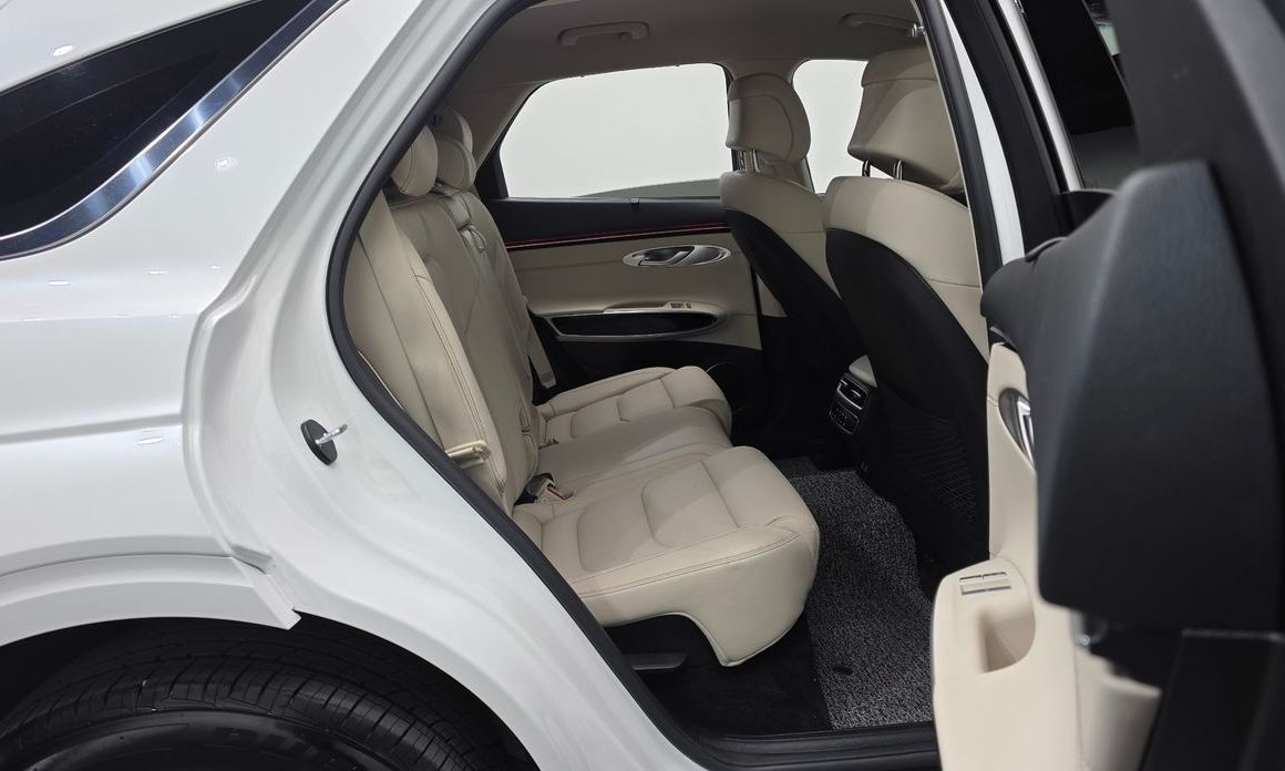 Genesis GV70 2025