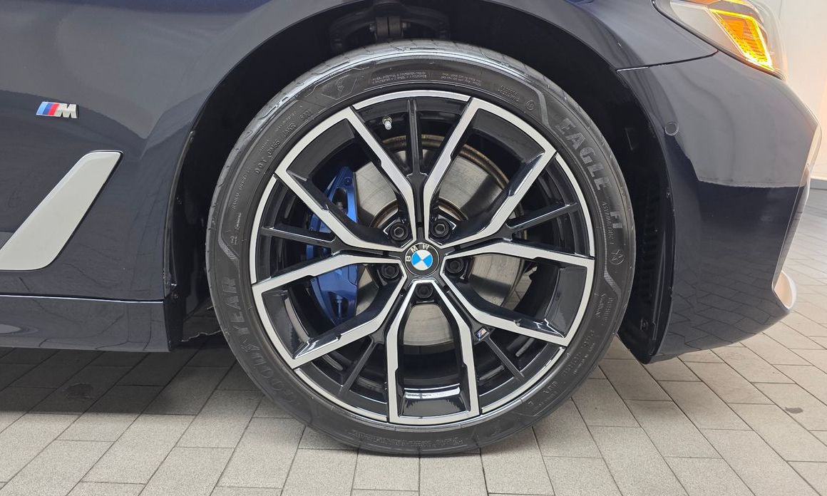 BMW 5-Series 2022