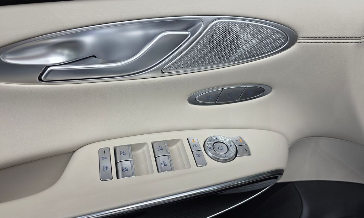 Genesis GV70 2025