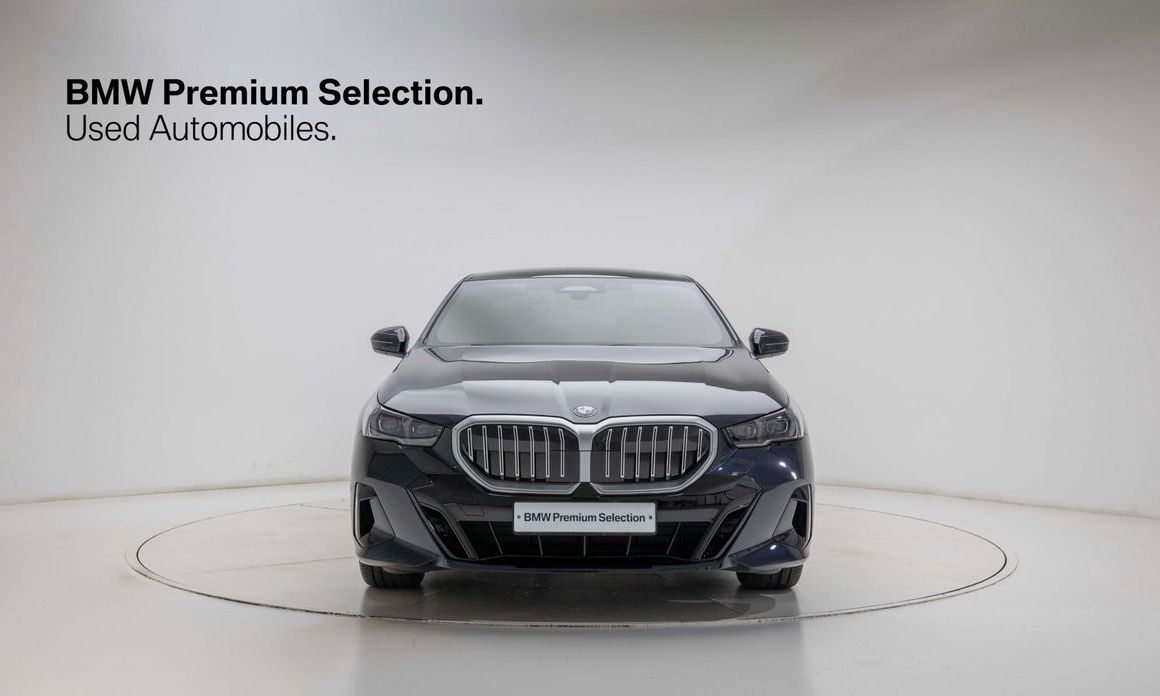 BMW 5-Series 2024