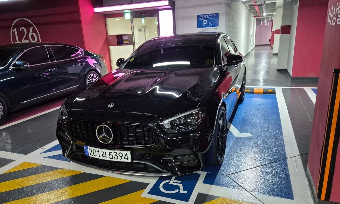 Mercedes-Benz E-Class 2023