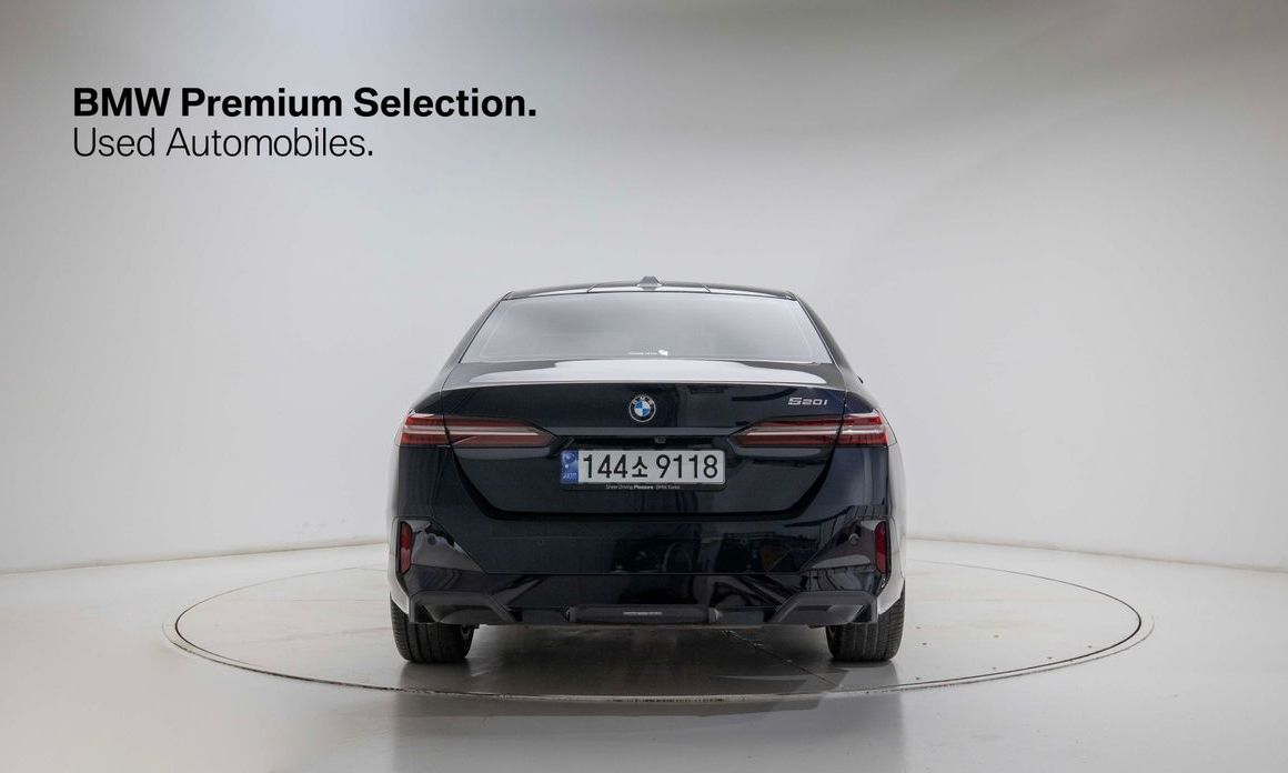 BMW 5-Series 2024