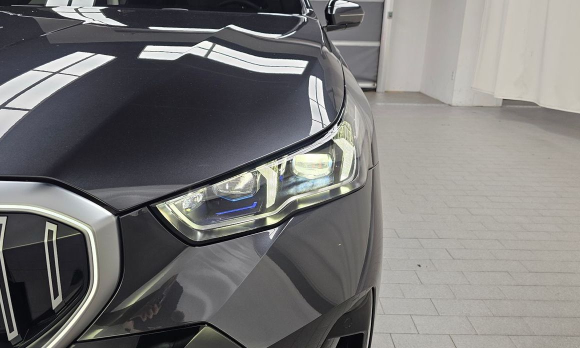 BMW 5-Series 2024