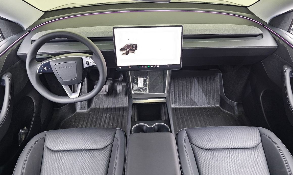 Tesla Model Y 2025