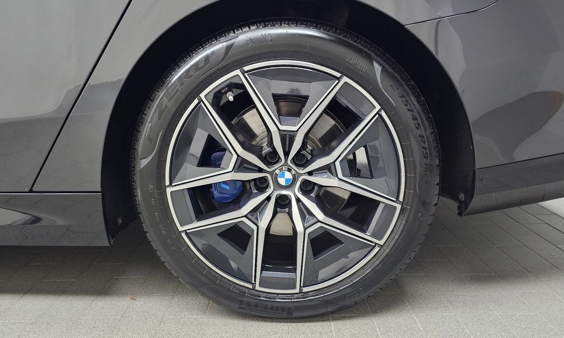 BMW 5-Series 2024